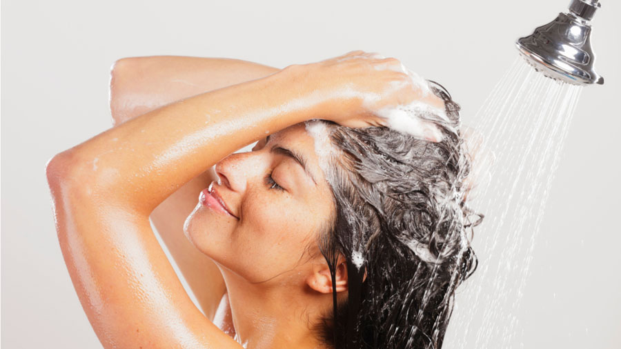 Você está visualizando atualmente Lavar os cabelos todos os dias faz mal?