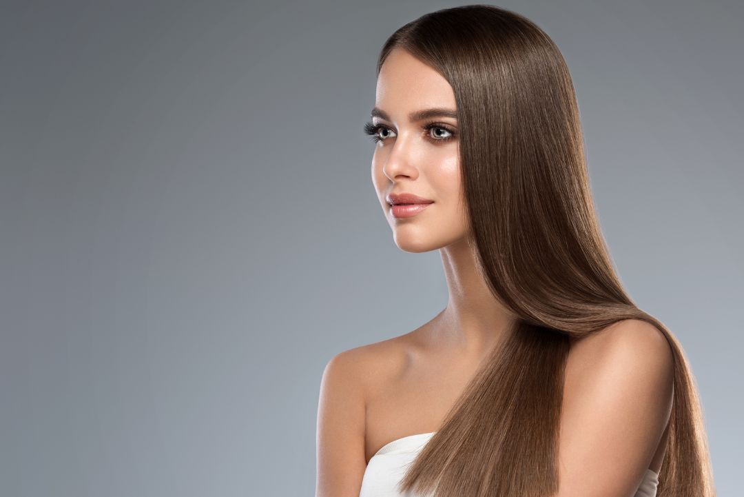 Leia mais sobre o artigo Cabelos Perfeitos sem Frizz! Descubra os Benefícios e Melhores Produtos de Antifrizz
